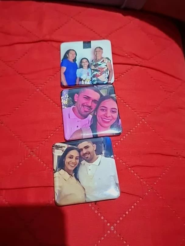 Cliente feliz com ímãs personalizados